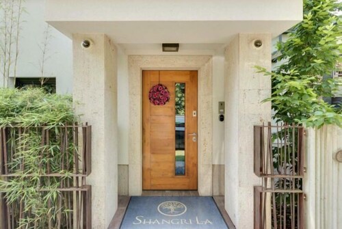 Shangri La Rooms - Adults Only