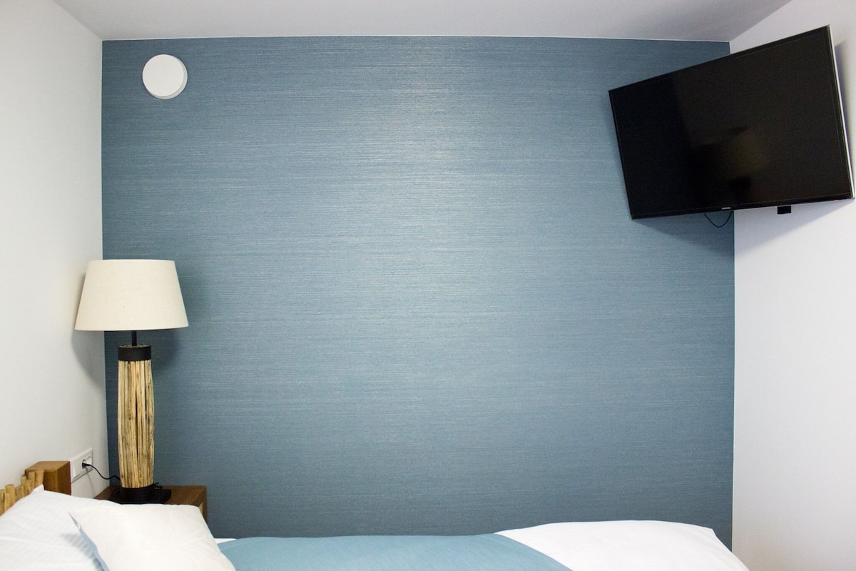 Minibar, bureau, Wi-Fi gratuit, draps fournis