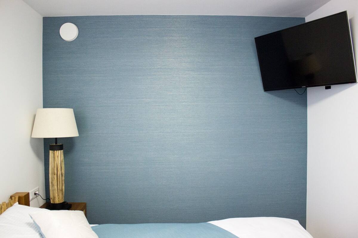Double Room | Minibar, desk, free WiFi, bed sheets