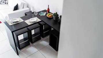 Studio, Balcony, Garden View | Living area