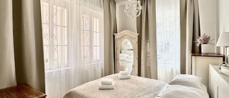 Iron/ironing board, WiFi, bed sheets