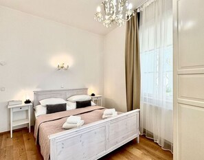 2 bedrooms, iron/ironing board, WiFi, bed sheets