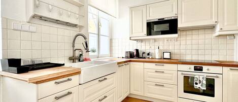 雪櫃、焗爐、爐具、廚房用具/餐具/器皿