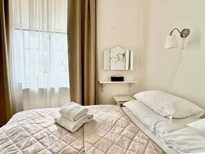 Iron/ironing board, WiFi, bed sheets