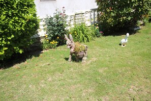 Apartment, 2 Bedrooms, Balcony | Garden