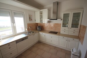 Apartment, 2 Bedrooms, Balcony | Interior
