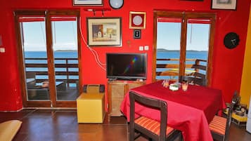 House, 1 Bedroom, Balcony, Ocean View | Dining