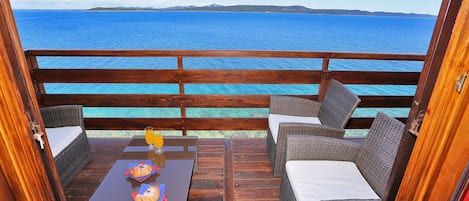 House, 1 Bedroom, Balcony, Ocean View | Property grounds