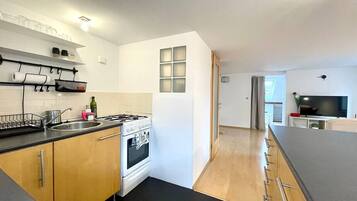 Fridge, cookware/dishes/utensils, spices