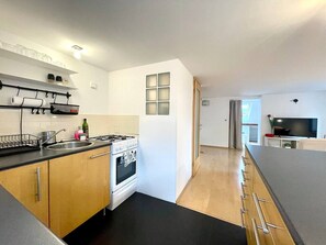 Fridge, cookware/dishes/utensils, spices