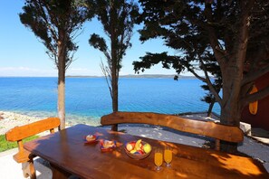 Exterior - Apartment Located Directly on the Sea, With sea Views and Stunning Views (Sali)