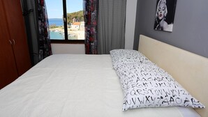 Unclassified image, 5 of 33, button - Apartment Located Directly on the Sea, With sea Views and Stunning Views (Sali)