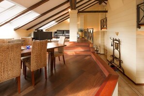 Interior - SPECTACULAR views guaranteed with A/C! (Prague)