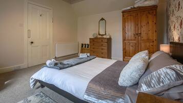 3 bedrooms, iron/ironing board, travel crib, free WiFi