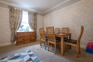 Maison, 2 chambres, patio, vue jardin | Salle Ă manger