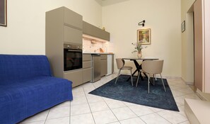 Apartment, 1 Bedroom, Smoking, Balcony | Dining