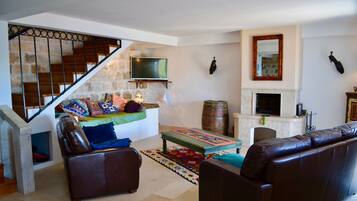 Villa, 5 Schlafzimmer, eigener Pool, Meerblick | Innenbereich