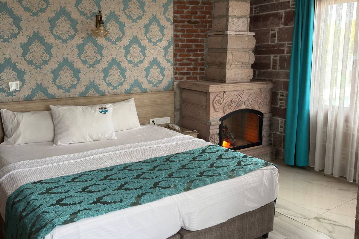 Comfort Room, 1 Queen Bed, Bathtub, Sea View | Premium bedding, minibar, free WiFi