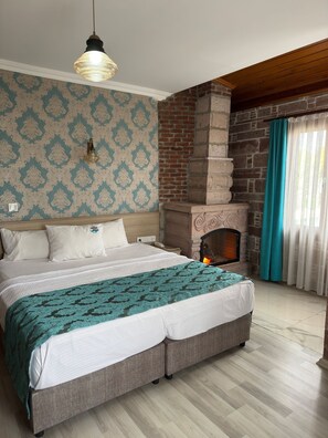 Comfort Room, 1 Queen Bed, Bathtub, Sea View - Cunda Bal Konak (Ayvalik)