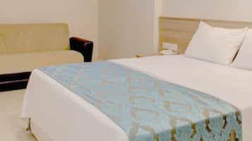 Premium bedding, minibar, free WiFi