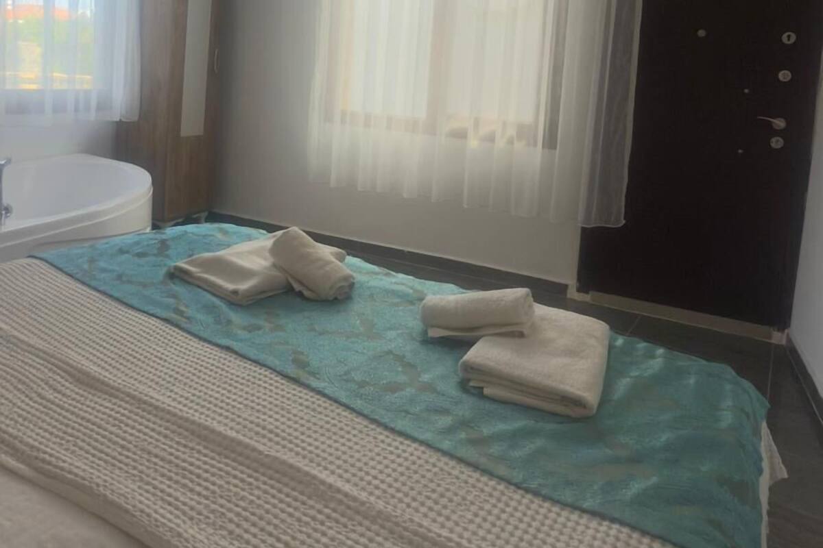 家庭客房, 2 間臥室, 相連客房, 庭園景 | 高級寢具、迷你吧、免費 Wi-Fi