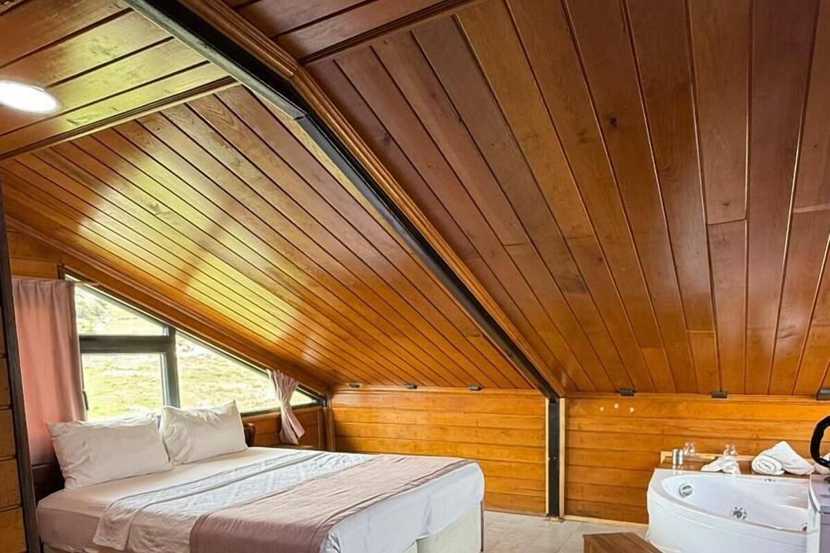 Basic Room, 1 King Bed, Terrace, Mountain View | Premium bedding, minibar, free WiFi