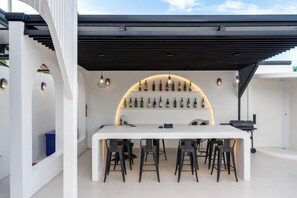 Bureau, espace de travail pour ordinateur portable, Wi-Fi gratuit