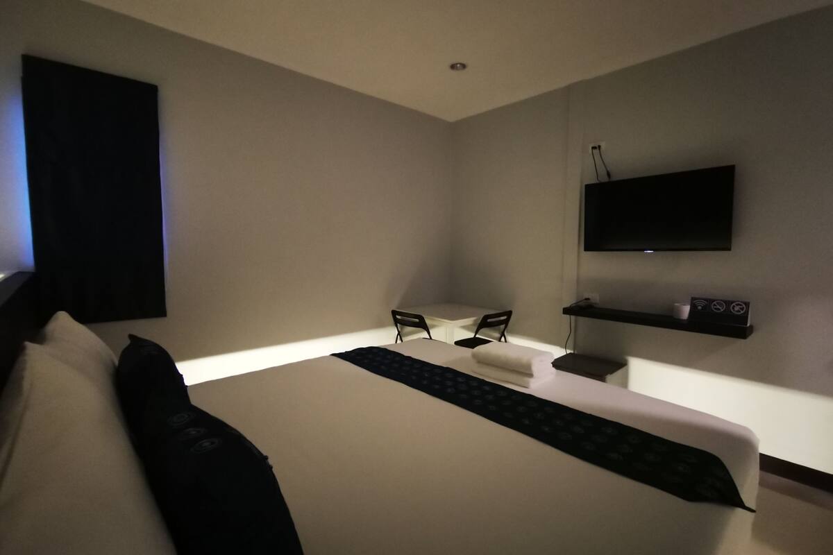 deluxe room | desk, laptop workspace, free wifi