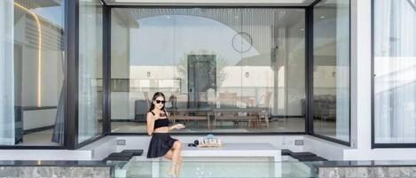 Desk, laptop workspace, free WiFi