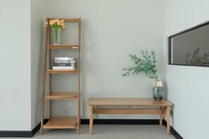 โต๊ะทำงาน, พื้นที่ทำงานแบบใช้แล็ปท็อป, Wi-Fi ฟรี