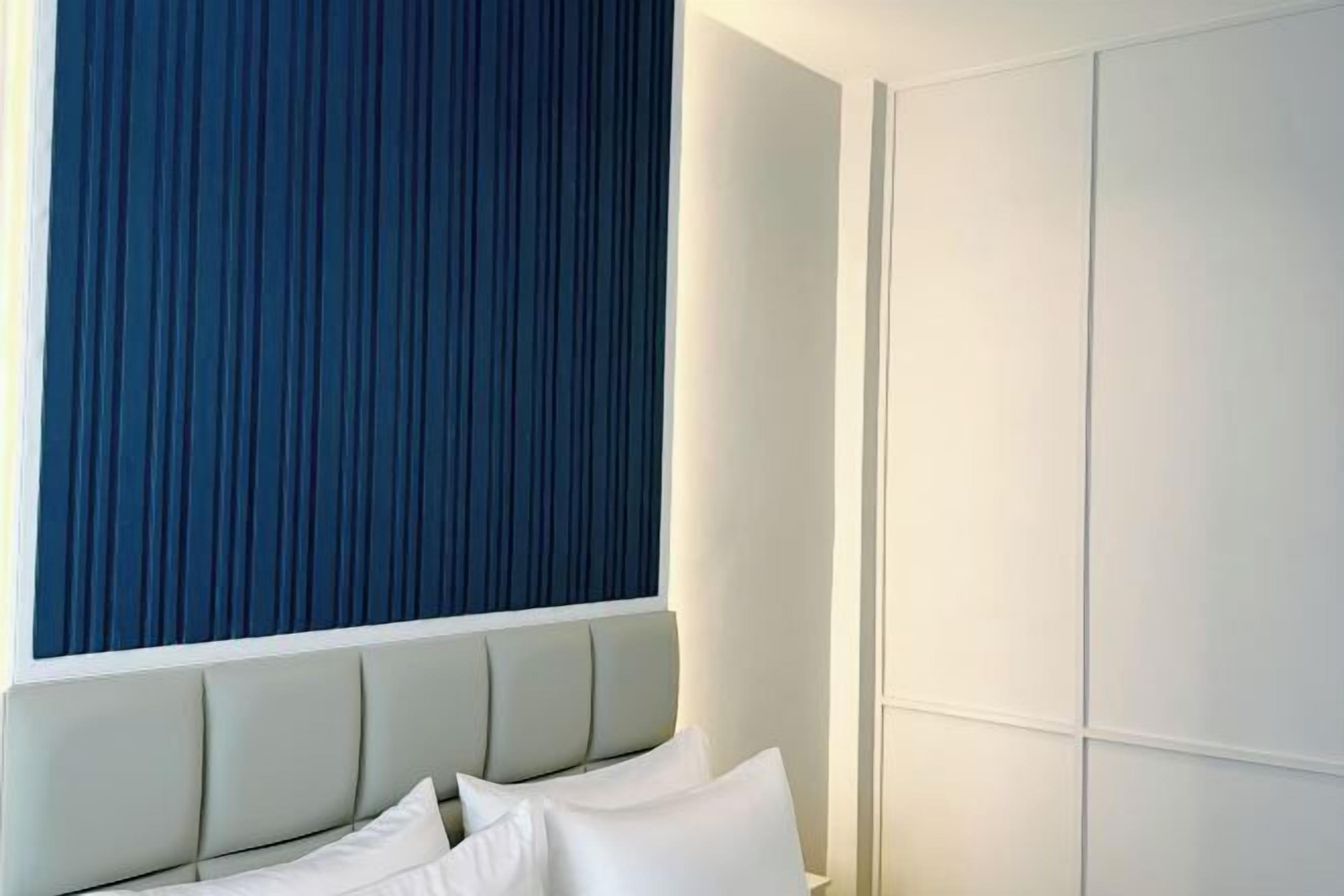 Desk, laptop workspace, free WiFi