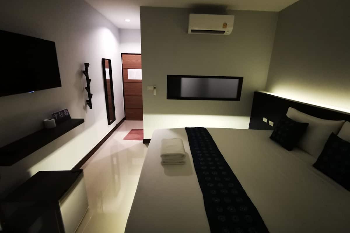 deluxe room | desk, laptop workspace, free wifi