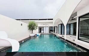Desk, laptop workspace, free WiFi - Skyline Resort (Bang Phli)