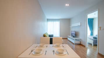 Condo, 2 Bedrooms, Accessible, Balcony | Living room