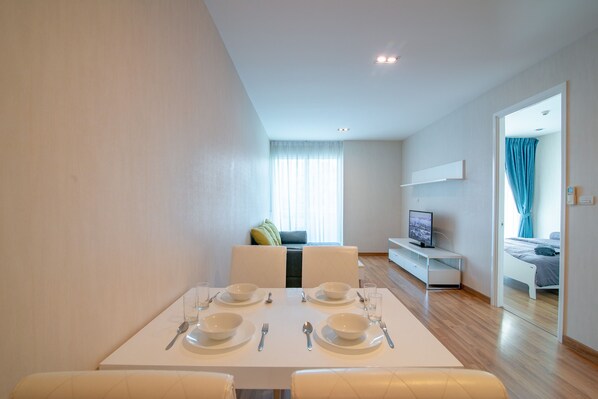 Condo, 2 phòng ngủ, phù hợp cho người khuyết tật, ban công | Phòng khách