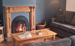 Fireplace - Dingle Harbour Cottages (Dingle)