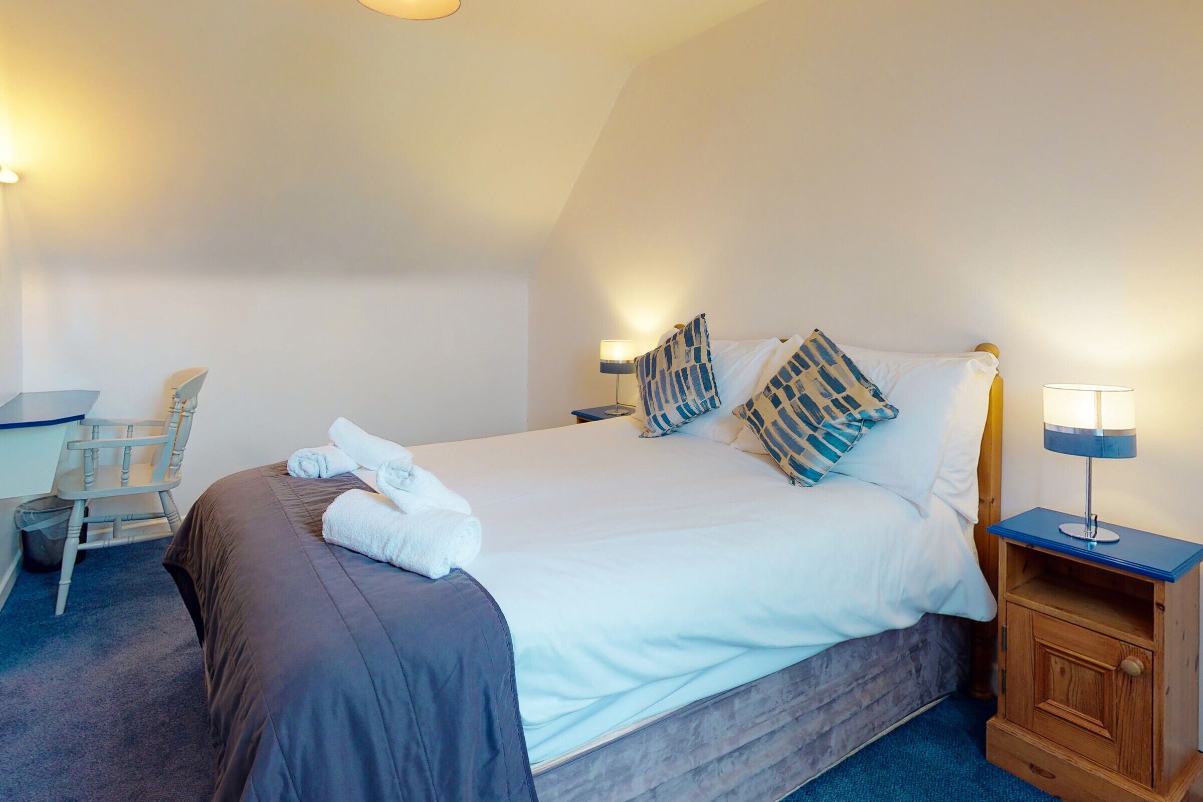 9 bedrooms, WiFi (free), bed sheets