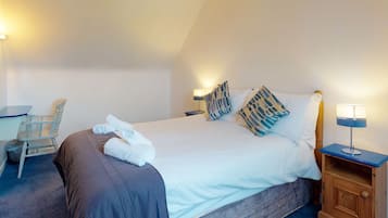 9 bedrooms, WiFi (free), bed sheets