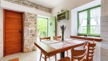 House, 1 Bedroom, Balcony, Garden View | Dining