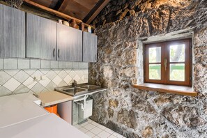 Casa, 1 quarto, sacada, vista para o jardim | Cozinha privada