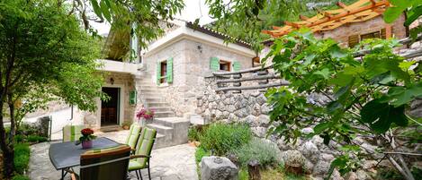 Casa, 1 quarto, sacada, vista para o jardim | Área da propriedade