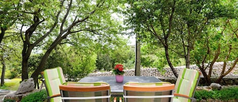 House, 1 Bedroom, Balcony, Garden View | Outdoor dining