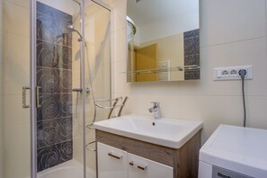 Bathroom - An Apartment Lavanda (Mali Losinj)