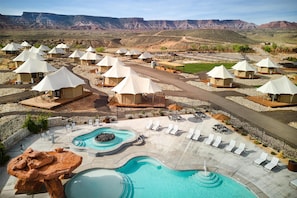 Piscine extérieure (ouverte en saison)