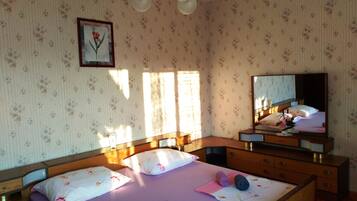 Apartment, 2 Bedrooms, Smoking, Balcony | 3 bedrooms, iron/ironing board, WiFi