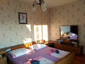 อพาร์ทเมนท์, 2 ห้องนอน, สูบบุหรี่ได้, ระเบียง | 3 ห้องนอน, เตารีด/โต๊ะรีดผ้า, Wi-Fi