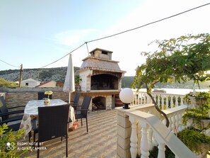 Apartment, 2 Bedrooms, Smoking, Balcony | BBQ/picnic area