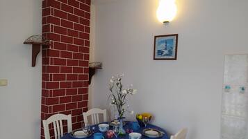 Apartment, 2 Bedrooms, Smoking, Balcony | Interior