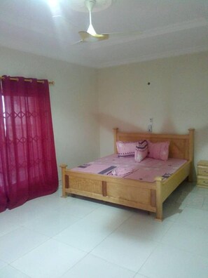 Double Room | Desk, laptop workspace, soundproofing, iron/ironing board - Nyaboa Hotel (Kumasi)