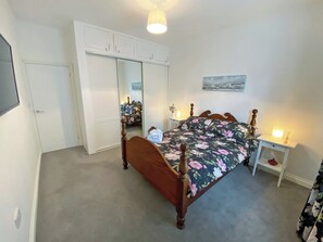 2 bedrooms, free WiFi, bed sheets - 2 bedroom accommodation in Amble, near Warkworth (Amble, near Warkworth)